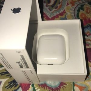 Apple AirPods with wireless charger case